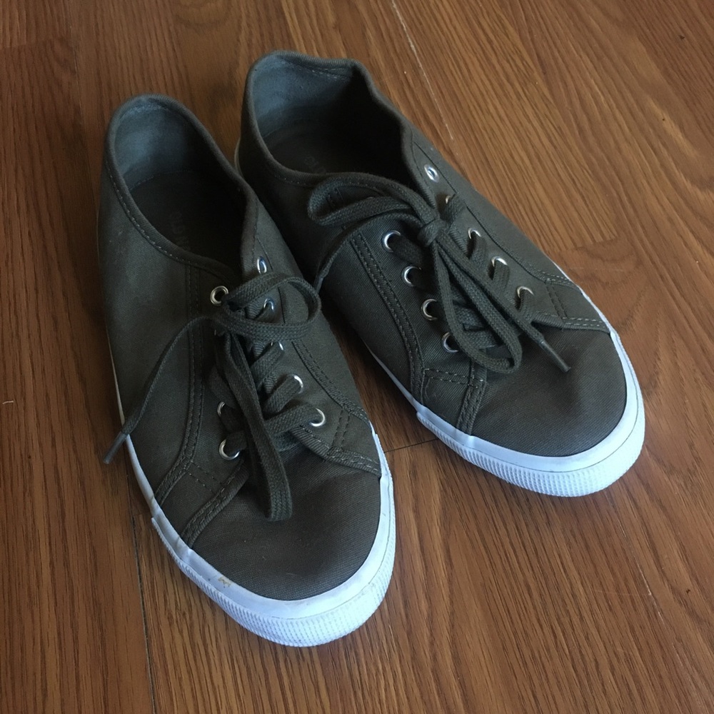 Old Navy olive lace up sneakers